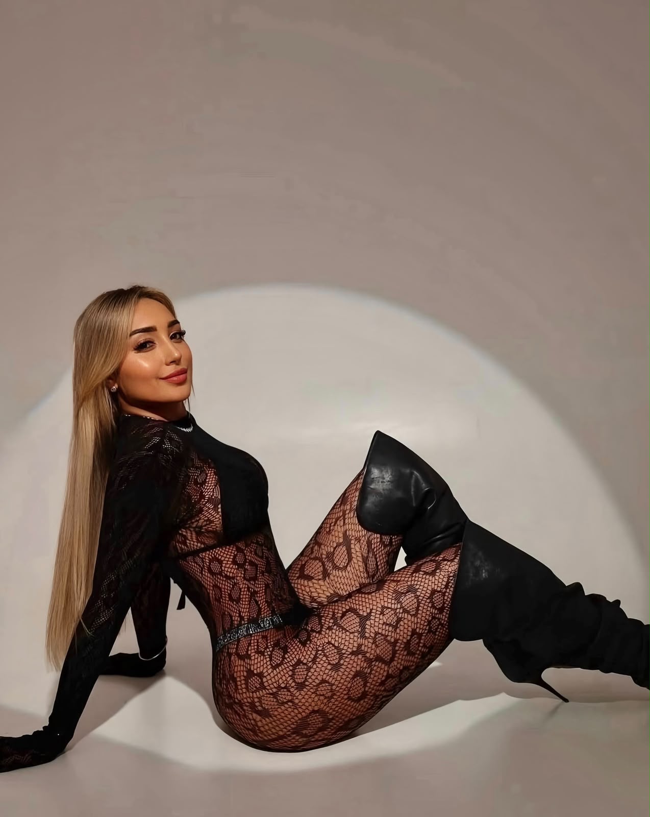 Escort - MEGAN - Ibiza Tops